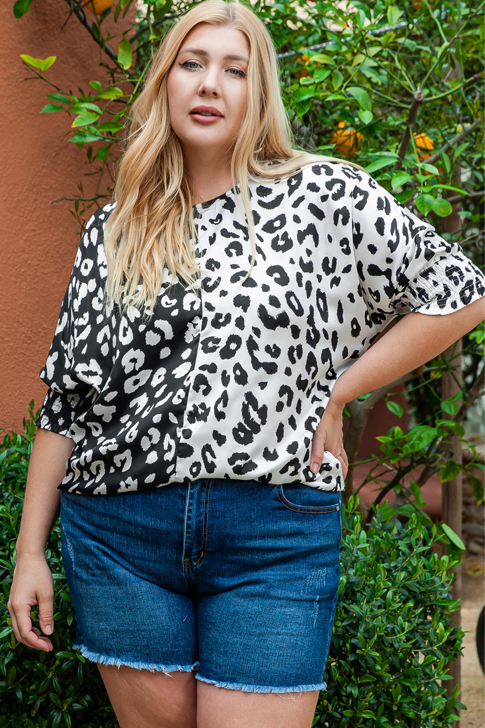 Black Plus Size Contrast Leopard Half Sleeve Blouse-2