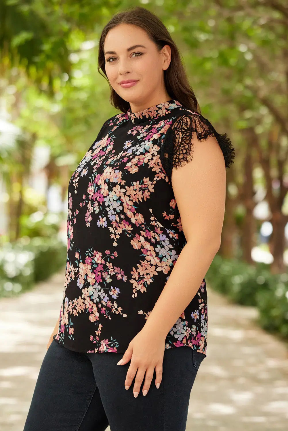 Black Plus Size Floral Print Lace Splicing Short Sleeve Blouse-2