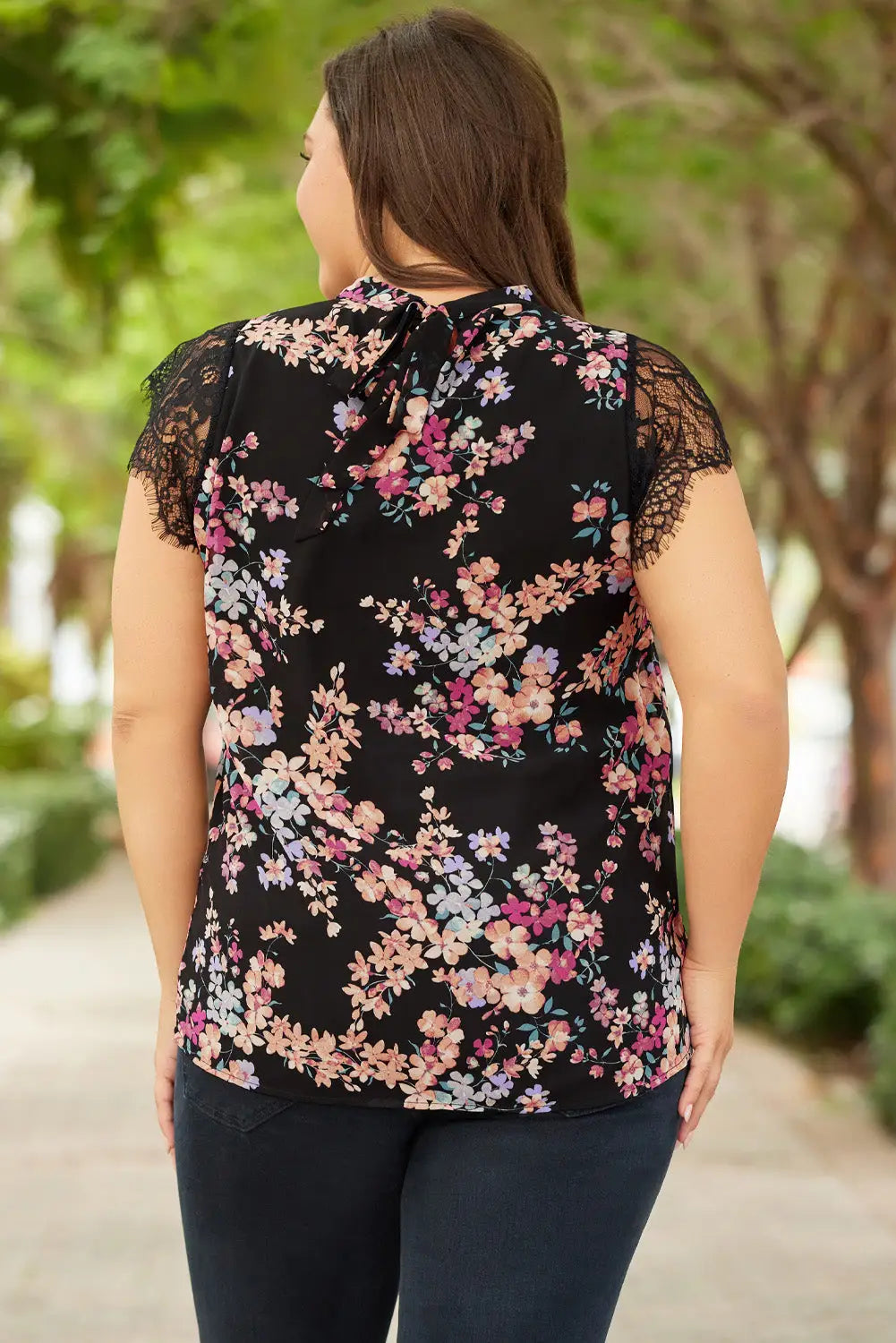 Black Plus Size Floral Print Lace Splicing Short Sleeve Blouse-1